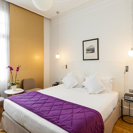 怡东酒店 塞萨洛尼基 外观 照片 A room at the hotel