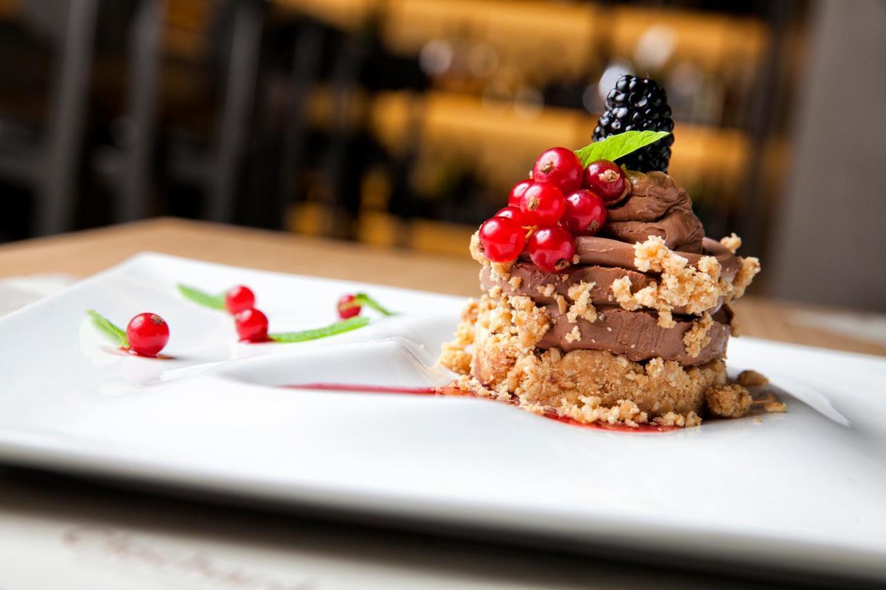 怡东酒店 塞萨洛尼基 外观 照片 A chocolate dessert