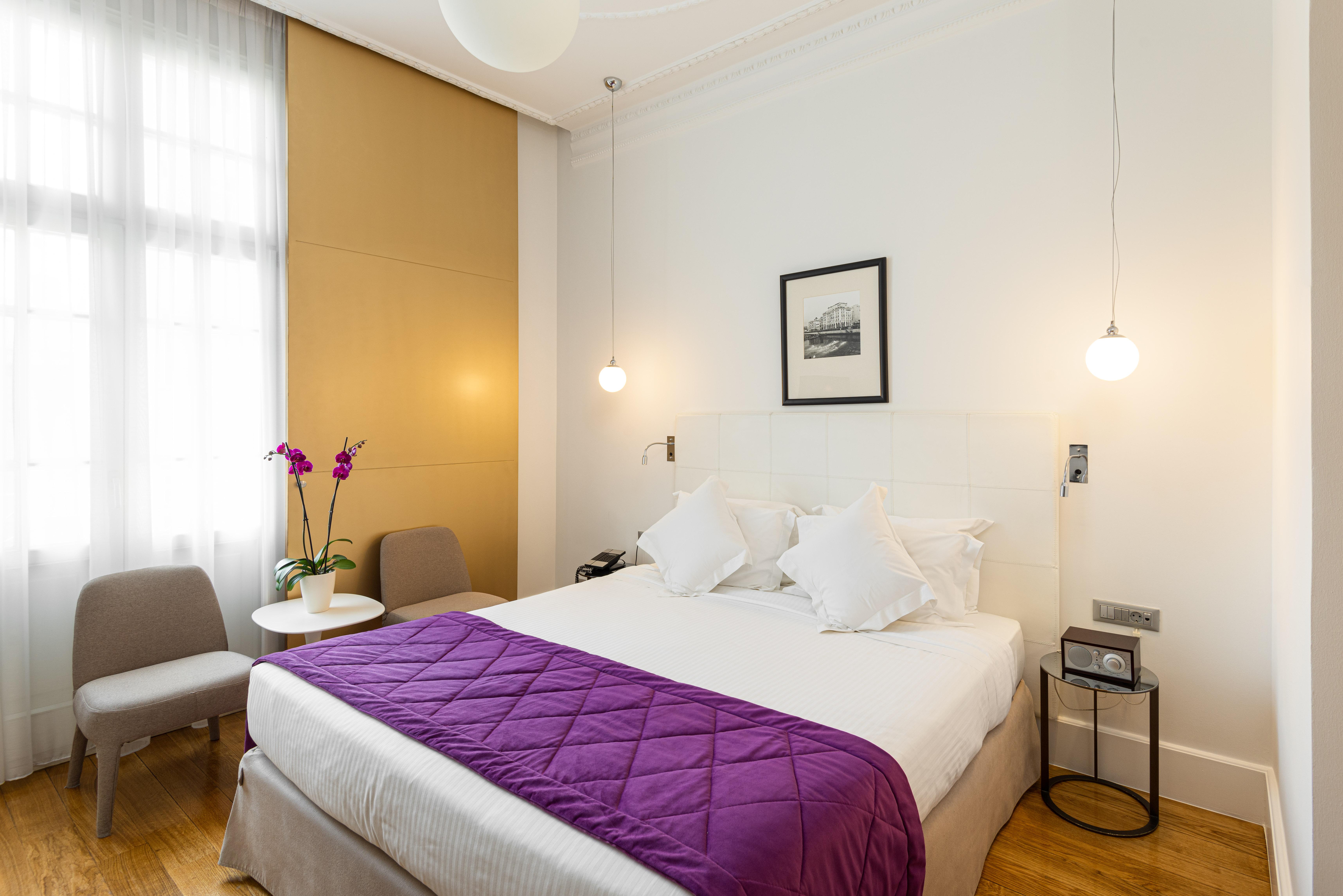 怡东酒店 塞萨洛尼基 外观 照片 A room at the hotel