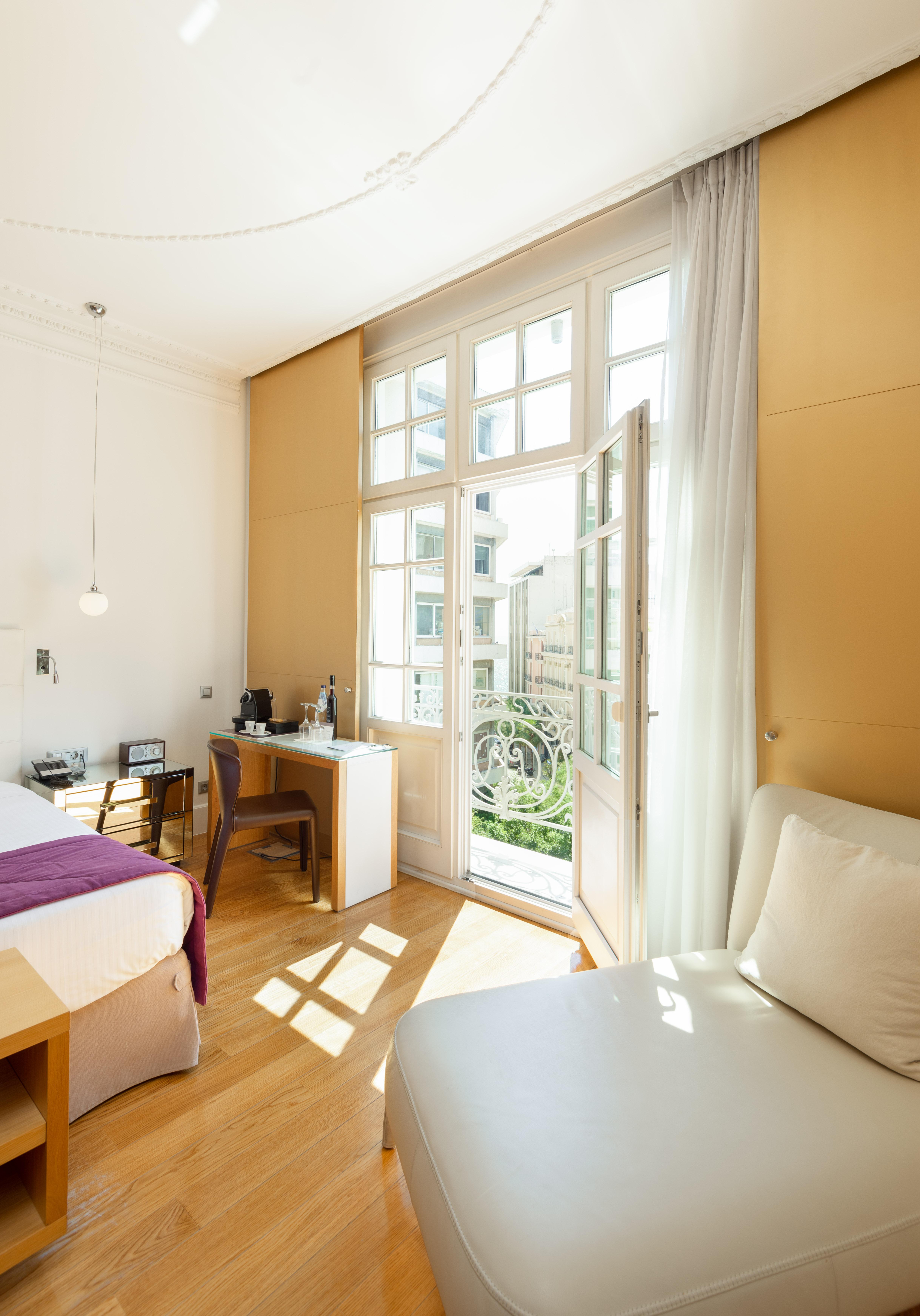 怡东酒店 塞萨洛尼基 外观 照片 A room at the hotel