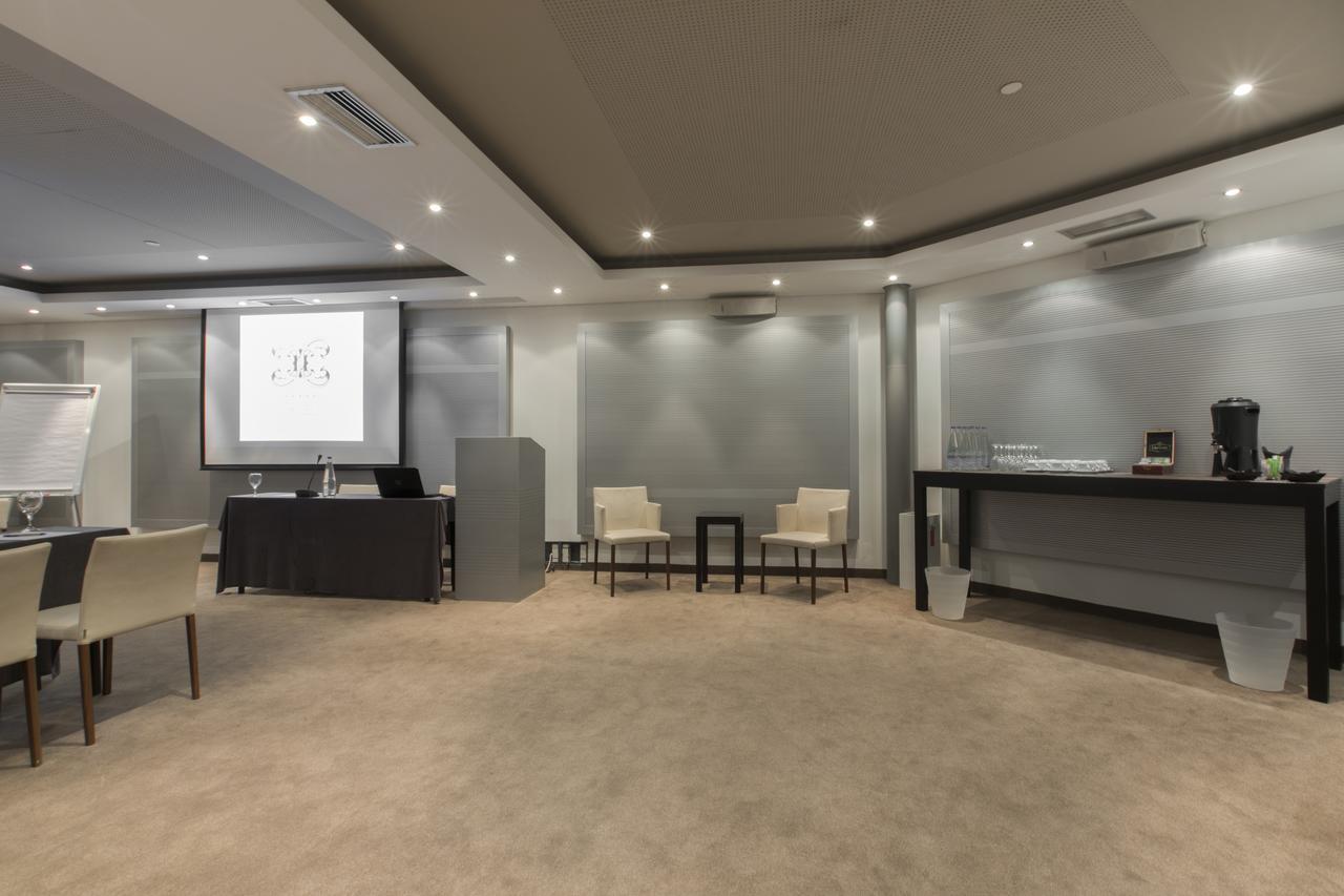 怡东酒店 塞萨洛尼基 外观 照片 Interior of a bank